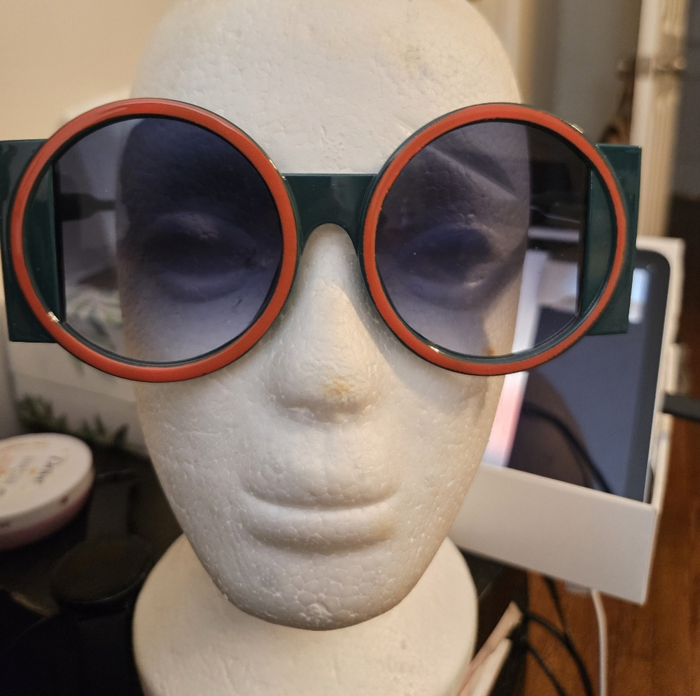 NWT  Retro Sunglasses